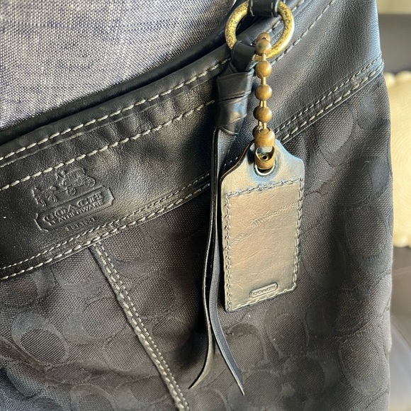 COACH | EXCELLENT CONDITION! Bleecker Black Signature Bucket Bag - Picture 4 of 15